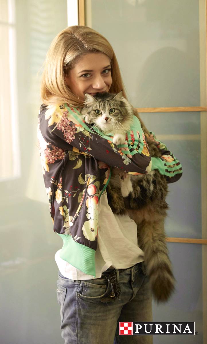 Η γάτα της Τζένης Θεωνά «tweetάρει»!